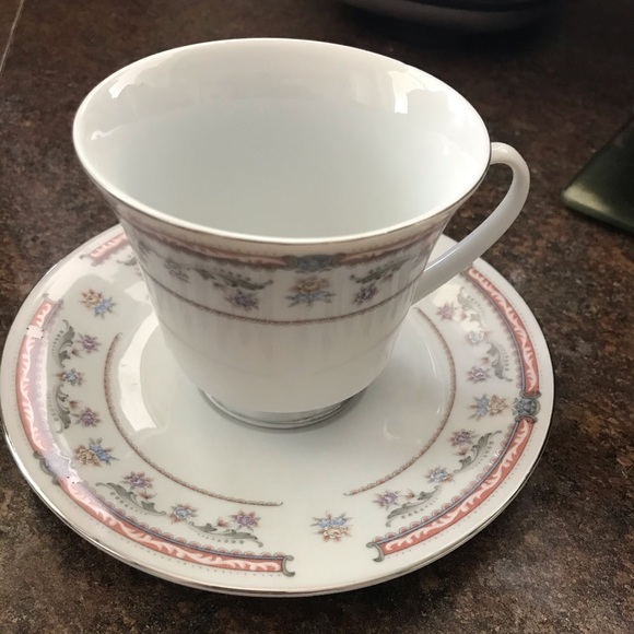Set of 6 teacups and plates - Picture 1 of 5